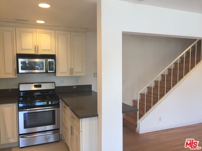 Foto del edificio - 3603 Mentone Ave