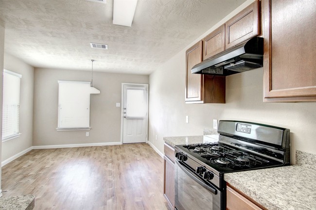 Building Photo - 822 Robillard Ln