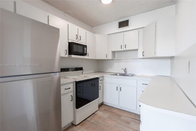 Foto del edificio - 4420 SW 114th Ct