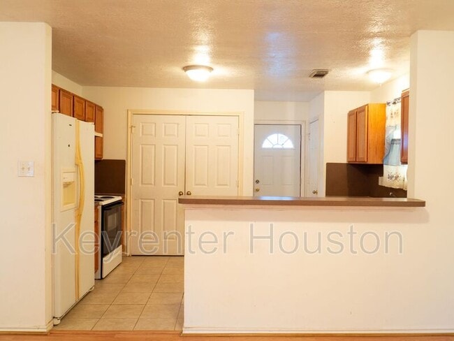 Building Photo - 5706 Tuskegee St