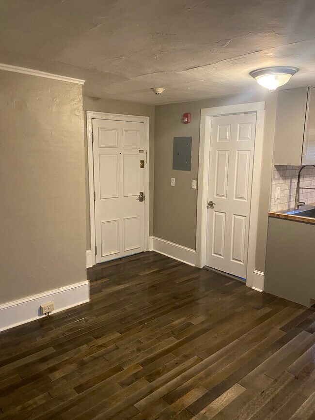 20 Leigh St Unit C, Clinton, NJ 08809 20 Leigh St Clinton, NJ