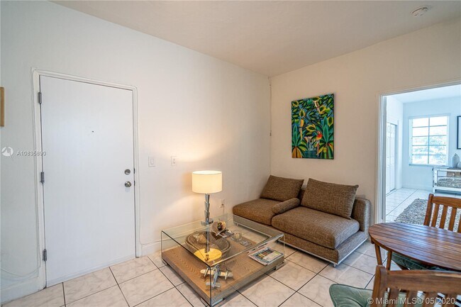 Foto del edificio - 7936 Harding Ave