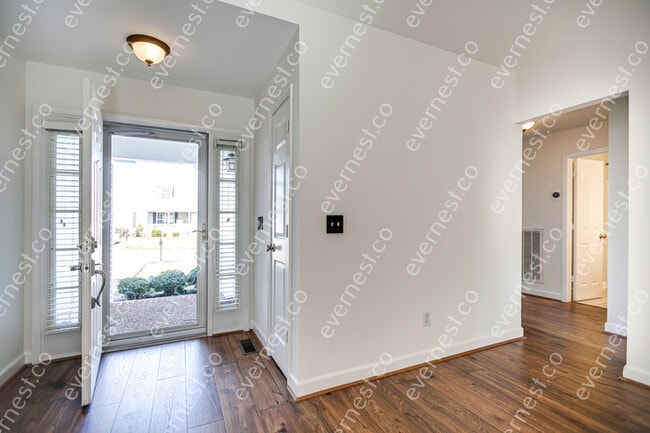 Building Photo - 1105 McDonough Cir