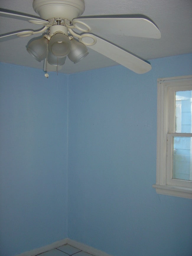 bedroom 2 - 309 Pennsylvania Ave