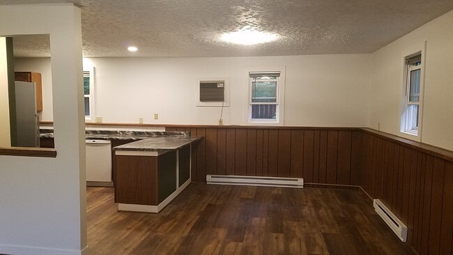 Building Photo - Colonial Heights