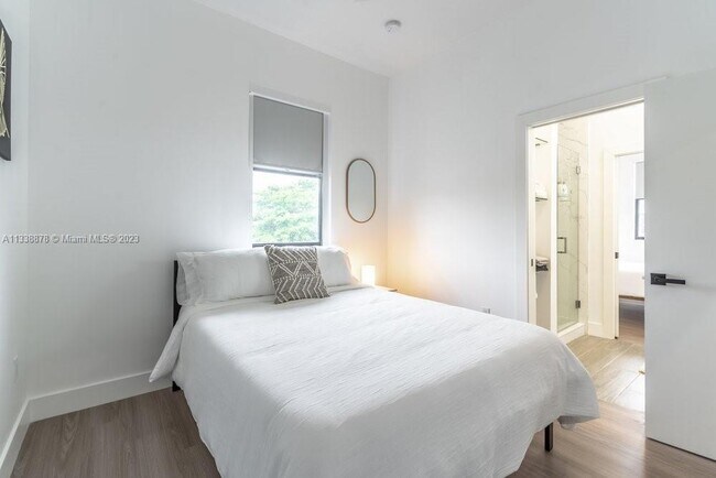 Foto del edificio - 1619 NE 109th St