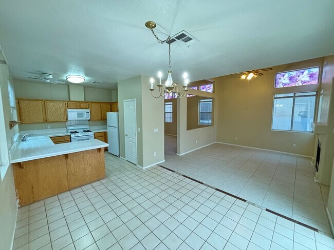 Foto del edificio - Gorgeous 3Bed/3Bath Home in the Gated Gree...