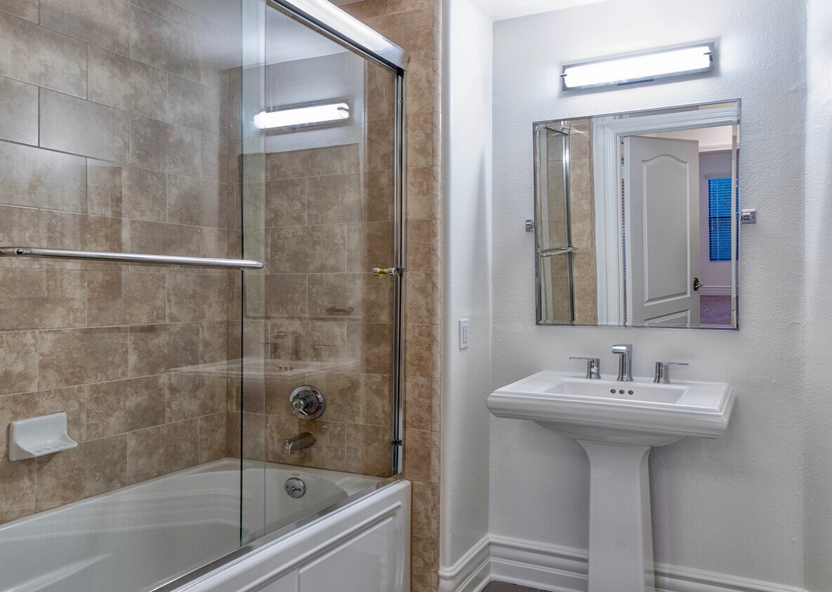 La Fontaine West Apartments in Los Angeles, CA Westside Rentals