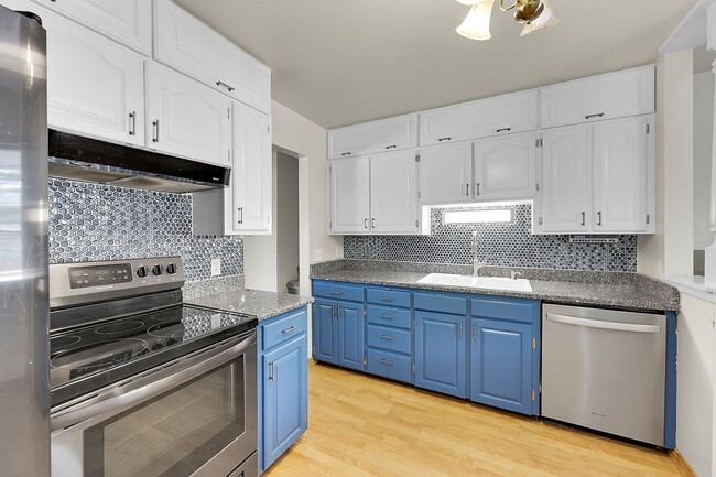 Photo - 4220 Edwinstowe Ave House