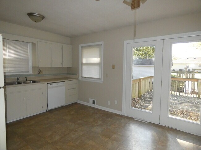 Building Photo - 409 Hooke Ave
