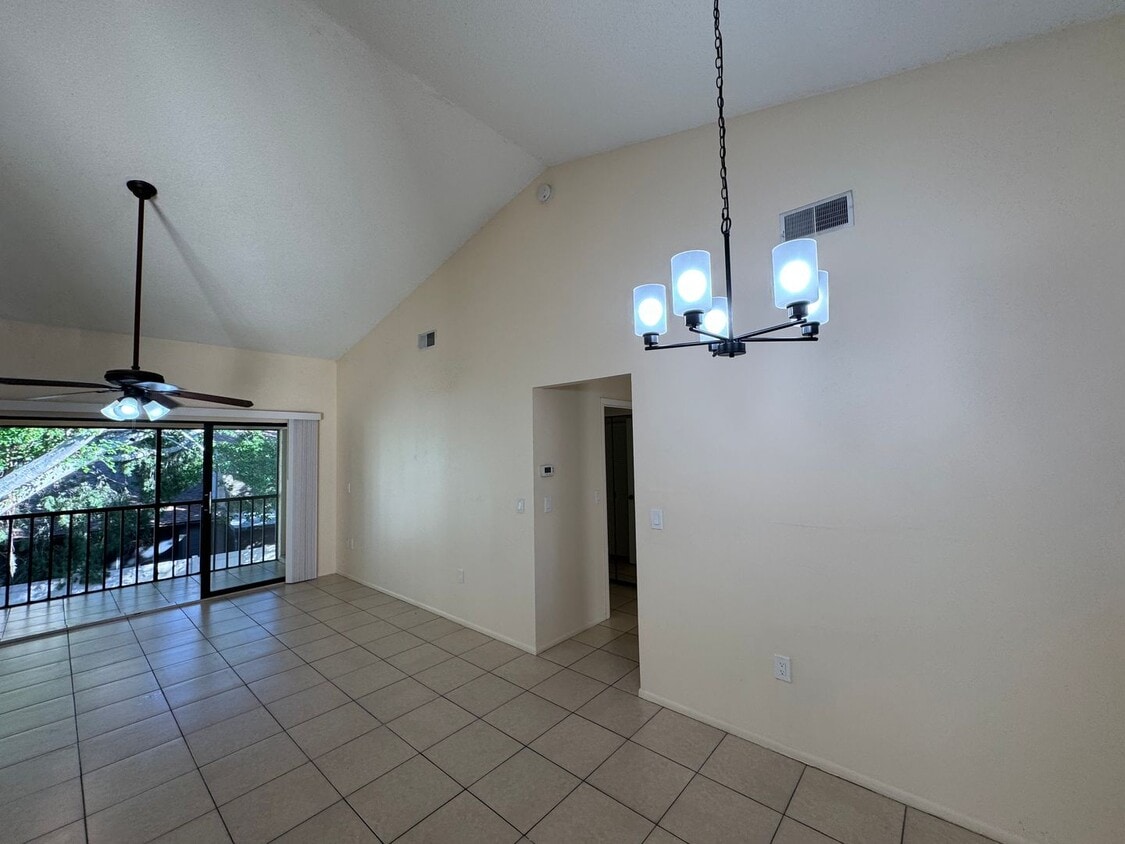 Spacious 2 bedroom/ 2 bathroom condo in Sarasota - Spacious 2 bedroom/ 2 bathroom condo in Sarasota