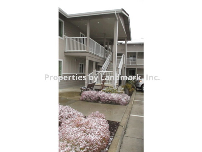 Building Photo - 435 W Cedar St