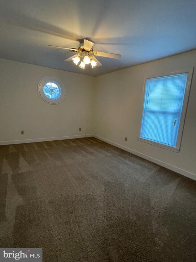 Foto principal - 620 Kenmore Ave