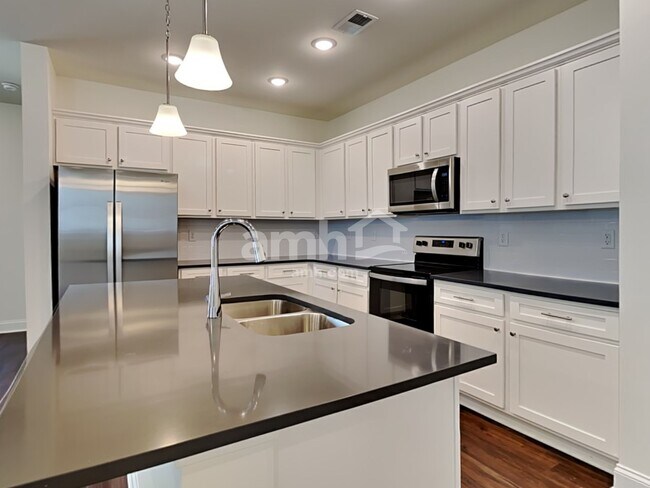 Foto del edificio - 152 Willow Ln