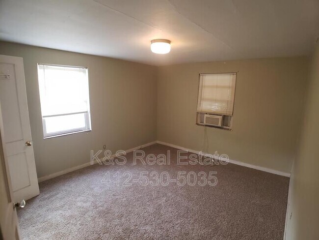 Building Photo - 1018 Summit St