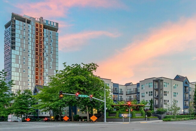Building Photo - Ellington at Bellevue