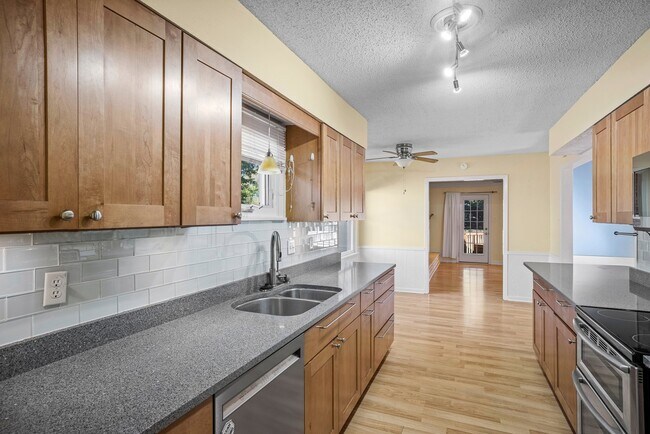 Photo - 8044 Neshoba Rd (Germantown, TN) House