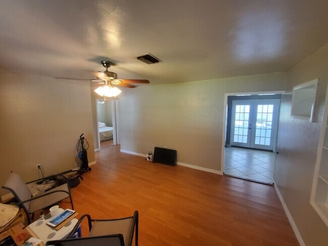 Foto del edificio - 2118 E Gardenia Cir