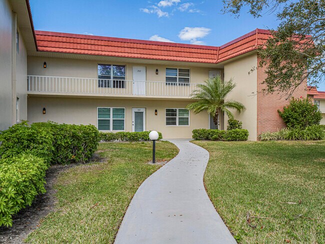 Foto del edificio - 62 Woodland Dr