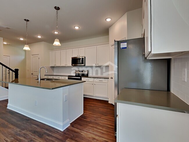 Building Photo - 3940 Chivalry Dr