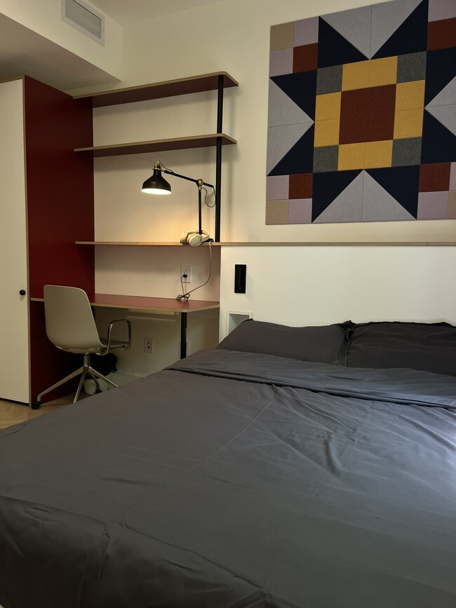 Private room type - Dream House | Weekly Student Rental