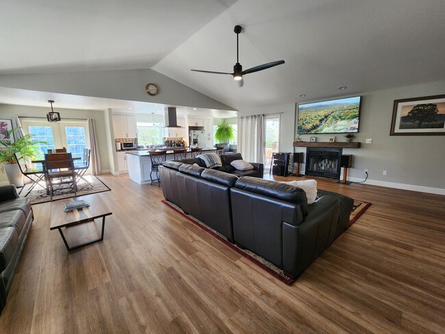 Building Photo - Home For Lease in the Wildhorse area of Mi...