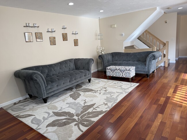 Building Photo - 369 Captain Eames Cir