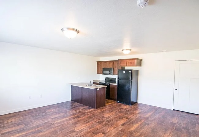 Building Photo - 795 E 500 S
