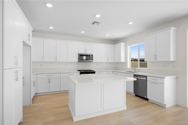 Foto del edificio - 23775 Orange Blossom Dr