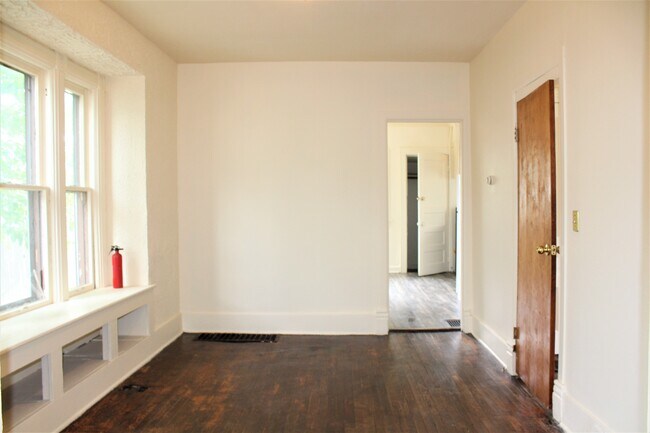 Building Photo - 623 W North St
