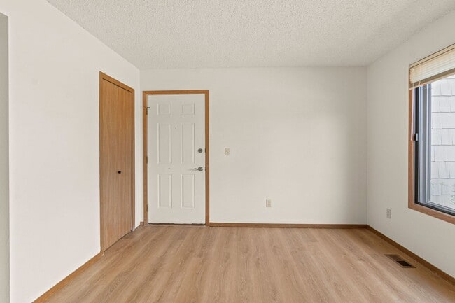 Building Photo - 640 Coraline Ave