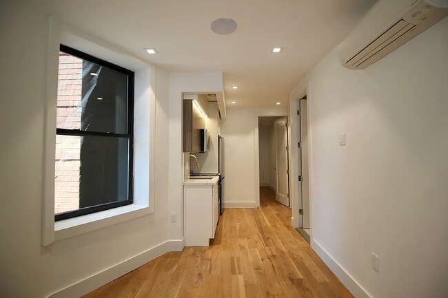 Building Photo - 223 E 96th St