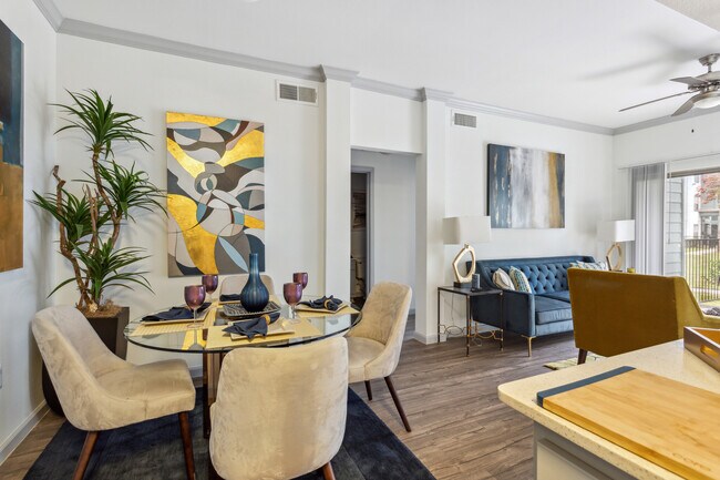 Foto del edificio - One Month Free Rent & Only $99 to Lock It In!