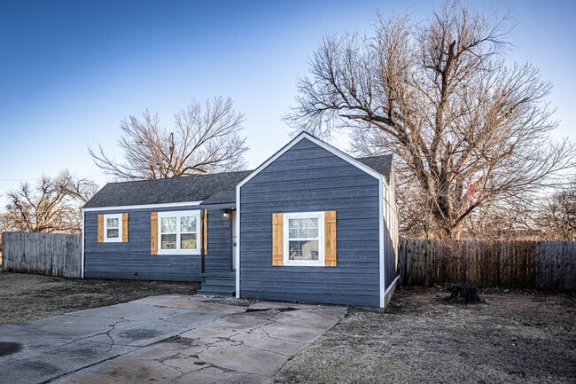 Building Photo - 1702 NW Euclid Ave