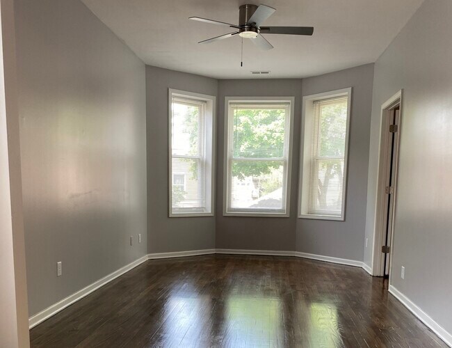 Foto del edificio - 11245 S Vernon Ave