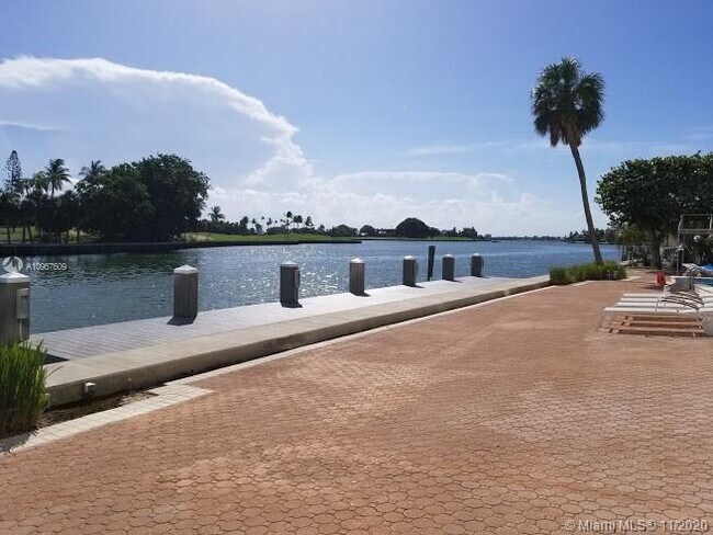 Building Photo - 9102 W Bay Harbor Dr