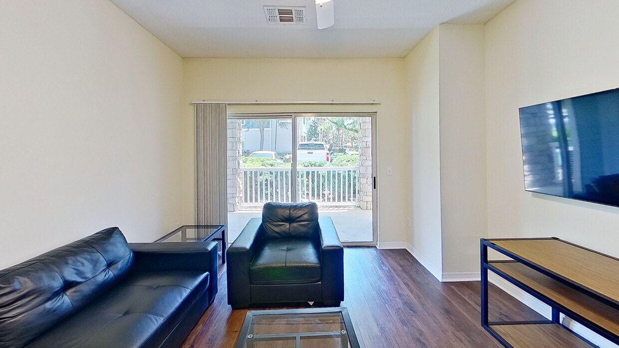Photo - West 10 Apartments