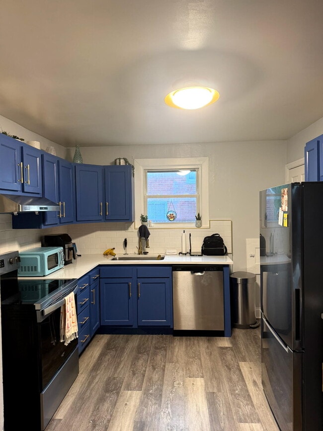 Building Photo - 5017 N Bay Ridge Ave