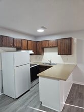 Building Photo - 515 Green Valley Dr
