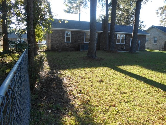 Foto del edificio - 199 Tall Pines Rd