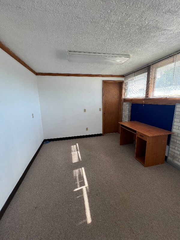 Building Photo - 400 S Linwood Ave
