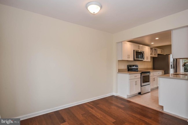 Building Photo - 9505 Marston Ln