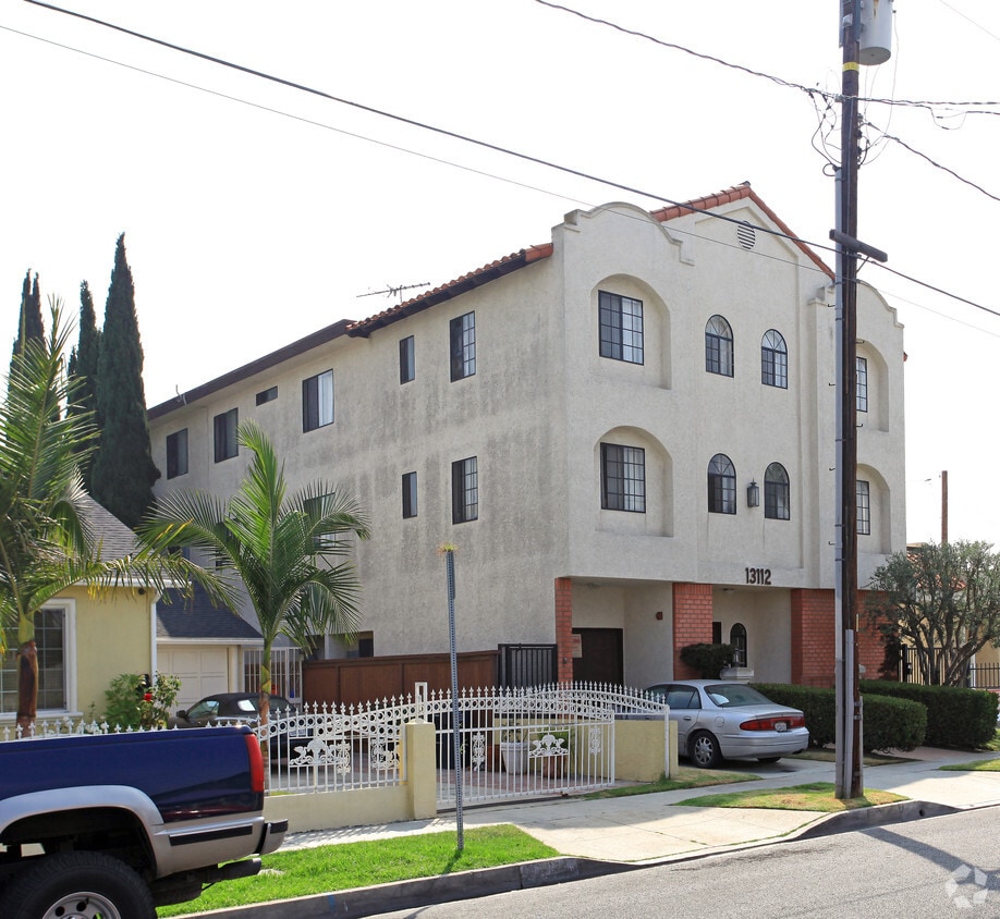 Building Photo - 13112 Roselle Ave