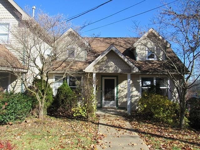 Building Photo - 402 Meadow Ave