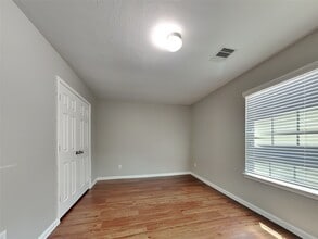 Building Photo - 22310 Queenbury Hills Dr Building Photo - 22310 Queenbury Hills Dr