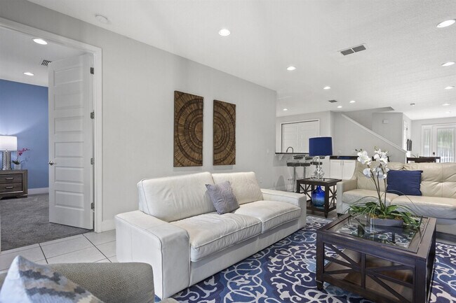 Building Photo - 350 Pendant Ct