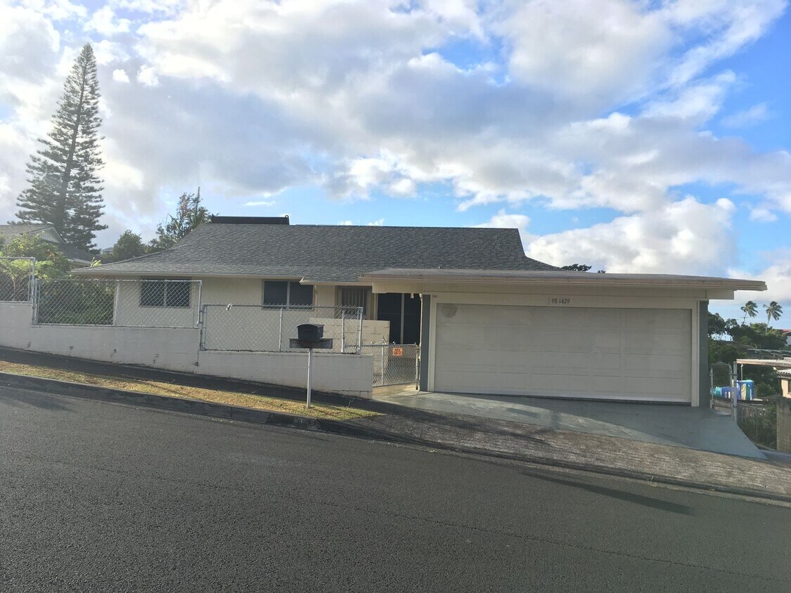 Primary Photo - Aiea Heights - Upstairs unit of duplex - 3...