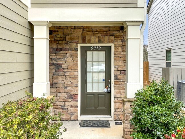 Building Photo - Near New 4BR / 2.5BA in Swim / Tennis Subd...