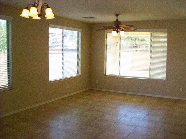 Building Photo - Spectrum At Val Vista