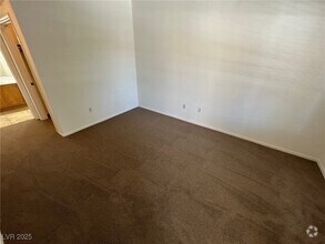 Building Photo - 3400 Cabana Dr